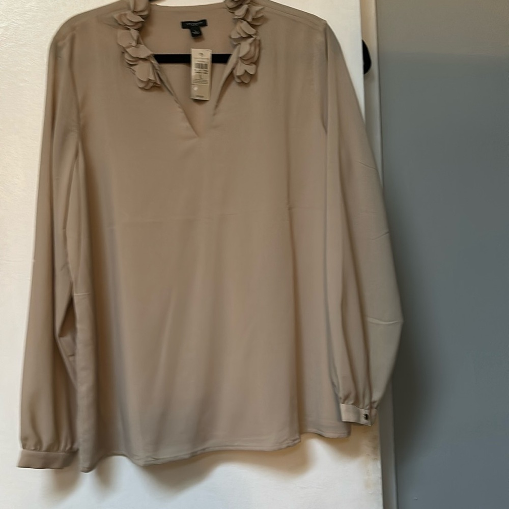 Ann Taylor -size L -NWT beige blouse   Beautiful collar.